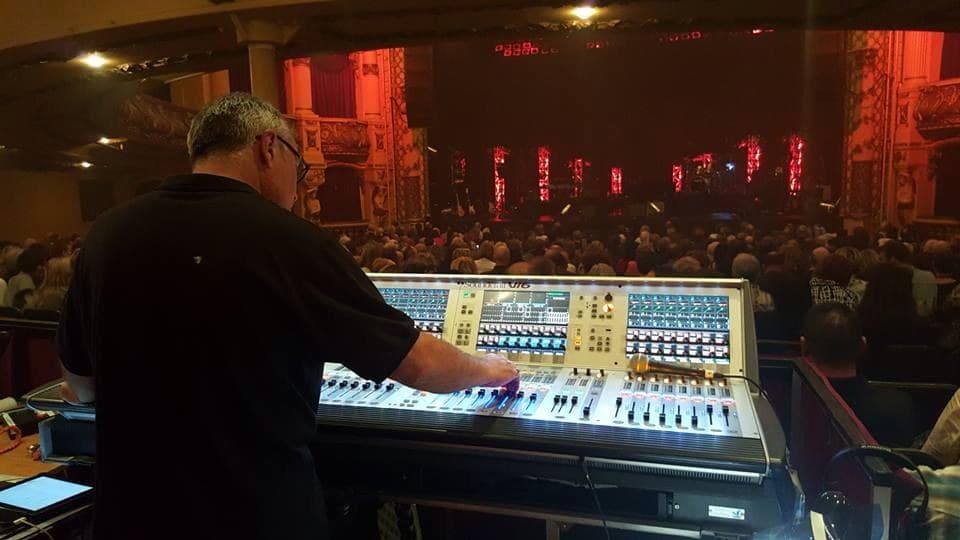 Mixing a theatre show on the Vi6