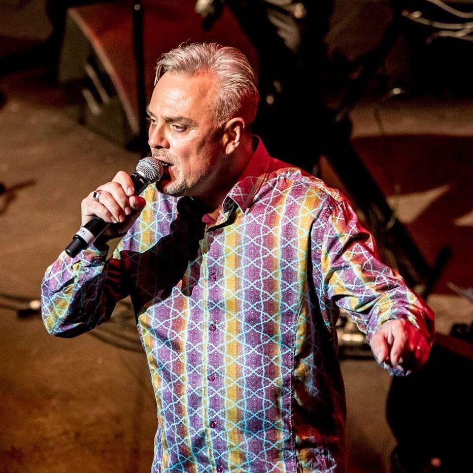 Rikki singing in ENZO